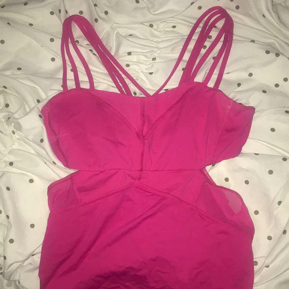 HOT PiNK Lu Lu Lemon tank!!🤩🤩